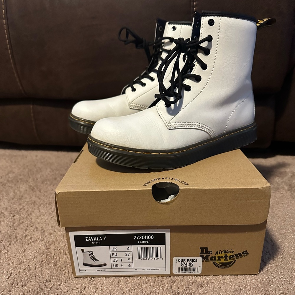 Dr Martens Zavala Y White
